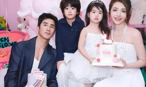 姜潮晒儿子丹尼尔打架子鼓视频,颜值才华引热议